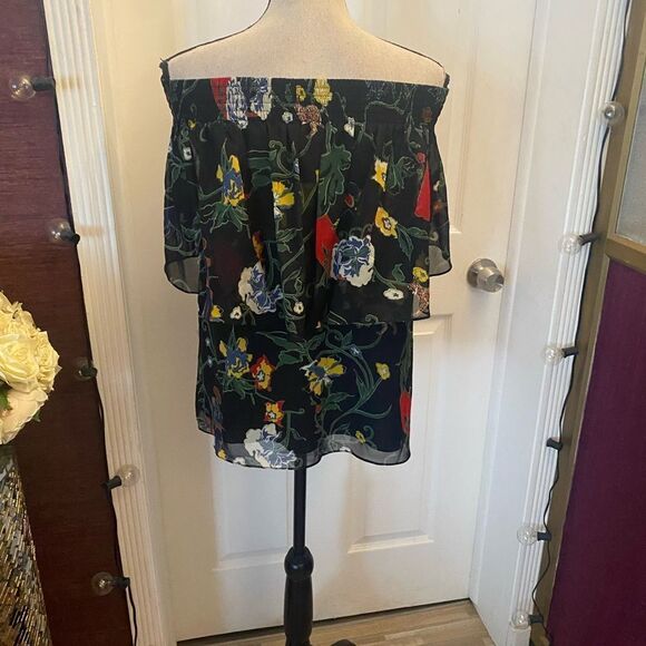 Tibi 100% silk off shoulder blouse. S - Picture 5 of 9